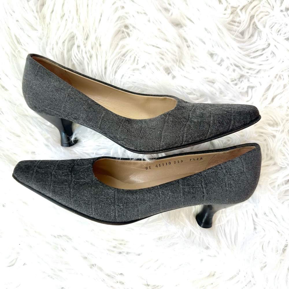 Salvatore Ferragamo grey velvet pumps size 7.5